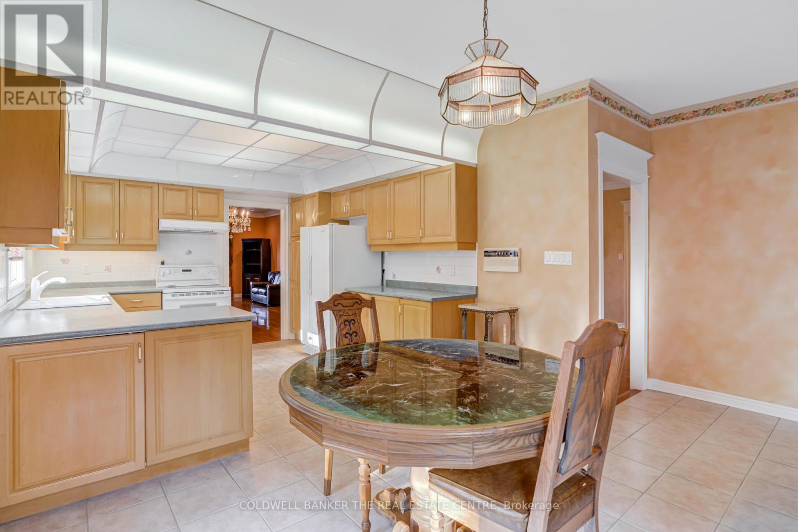 206 Shaftsbury Avenue, Richmond Hill, Ontario  L4C 0E8 - Photo 17 - N12450668