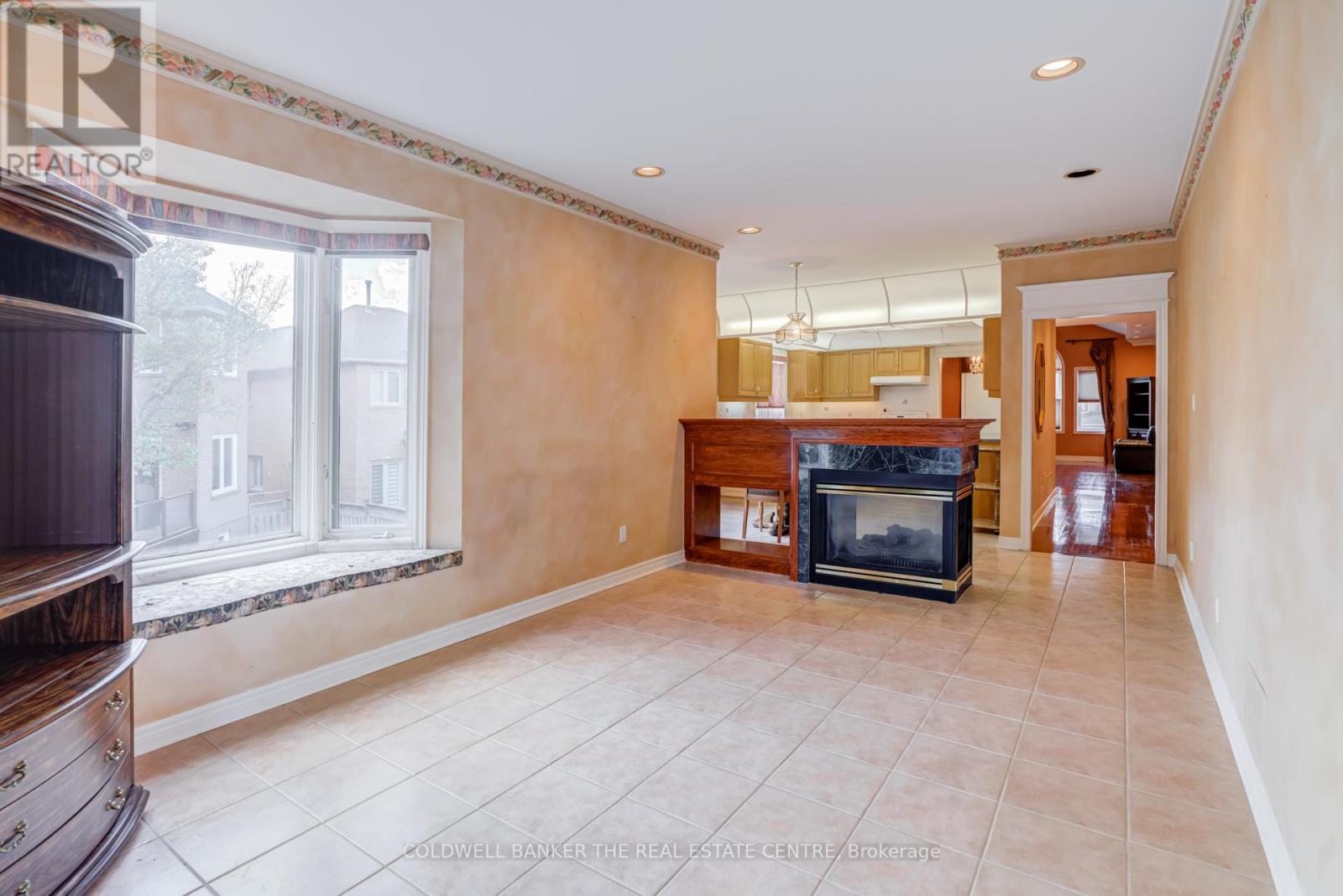 206 Shaftsbury Avenue, Richmond Hill, Ontario  L4C 0E8 - Photo 19 - N12450668