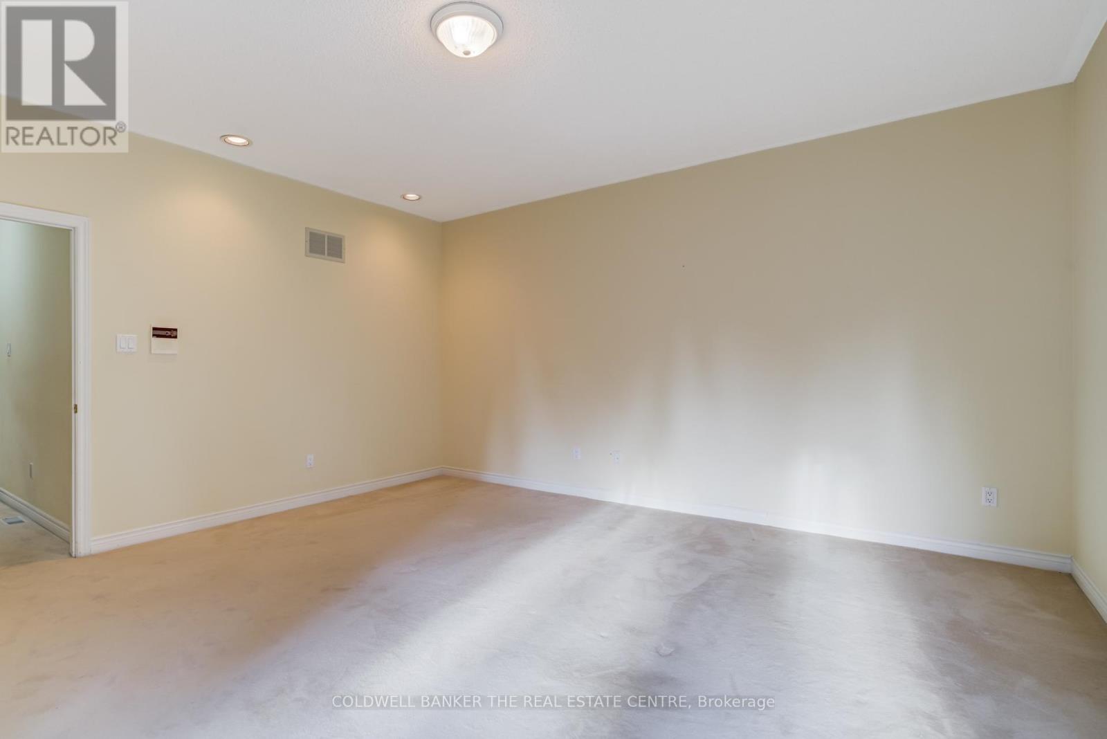 206 Shaftsbury Avenue, Richmond Hill, Ontario  L4C 0E8 - Photo 20 - N12450668