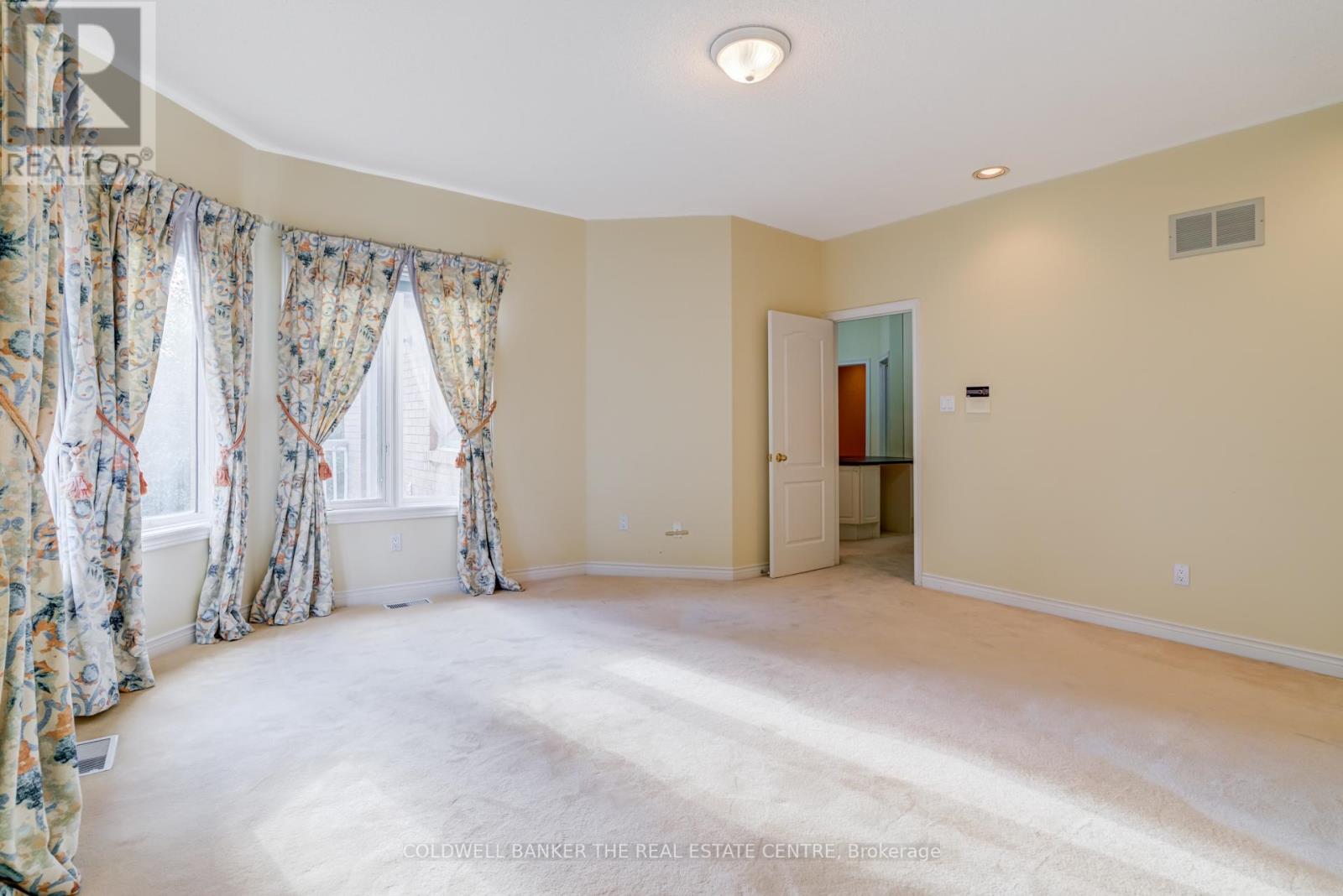 206 Shaftsbury Avenue, Richmond Hill, Ontario  L4C 0E8 - Photo 21 - N12450668