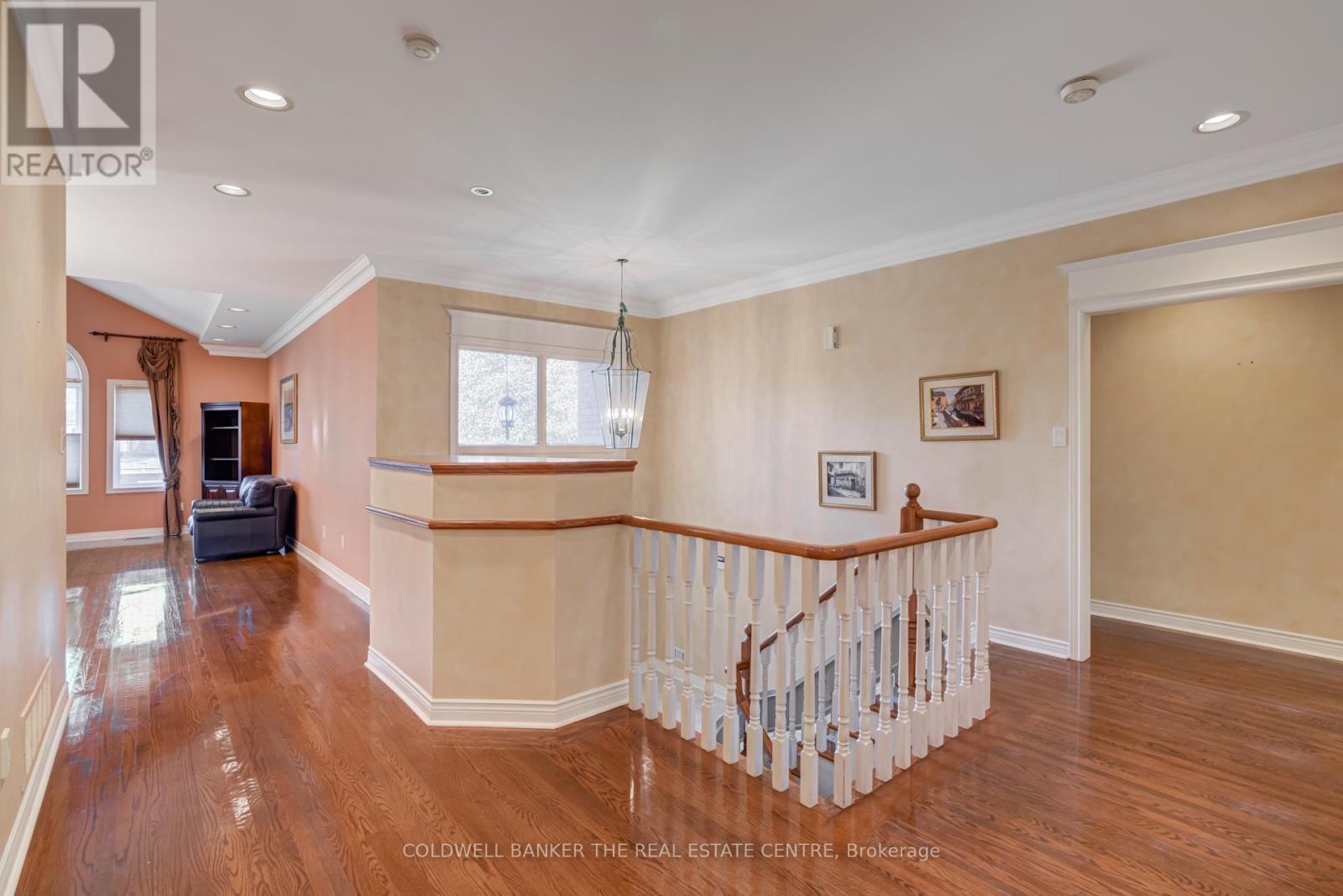 206 Shaftsbury Avenue, Richmond Hill, Ontario  L4C 0E8 - Photo 5 - N12450668