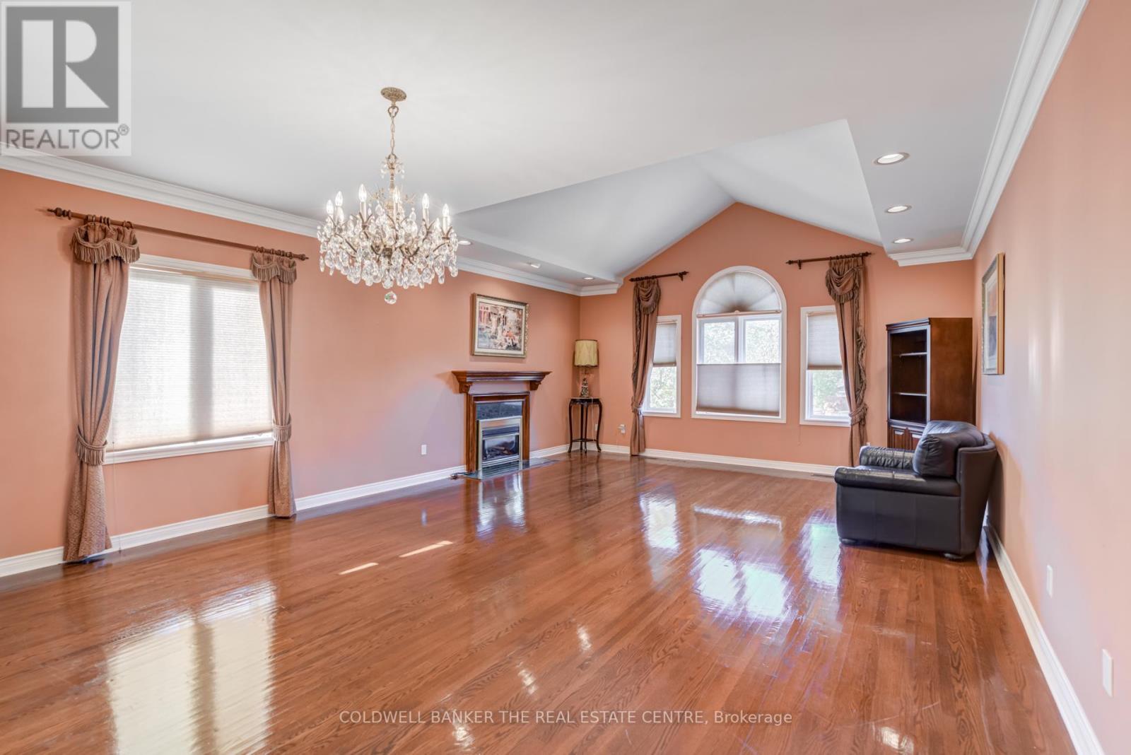 206 Shaftsbury Avenue, Richmond Hill, Ontario  L4C 0E8 - Photo 6 - N12450668