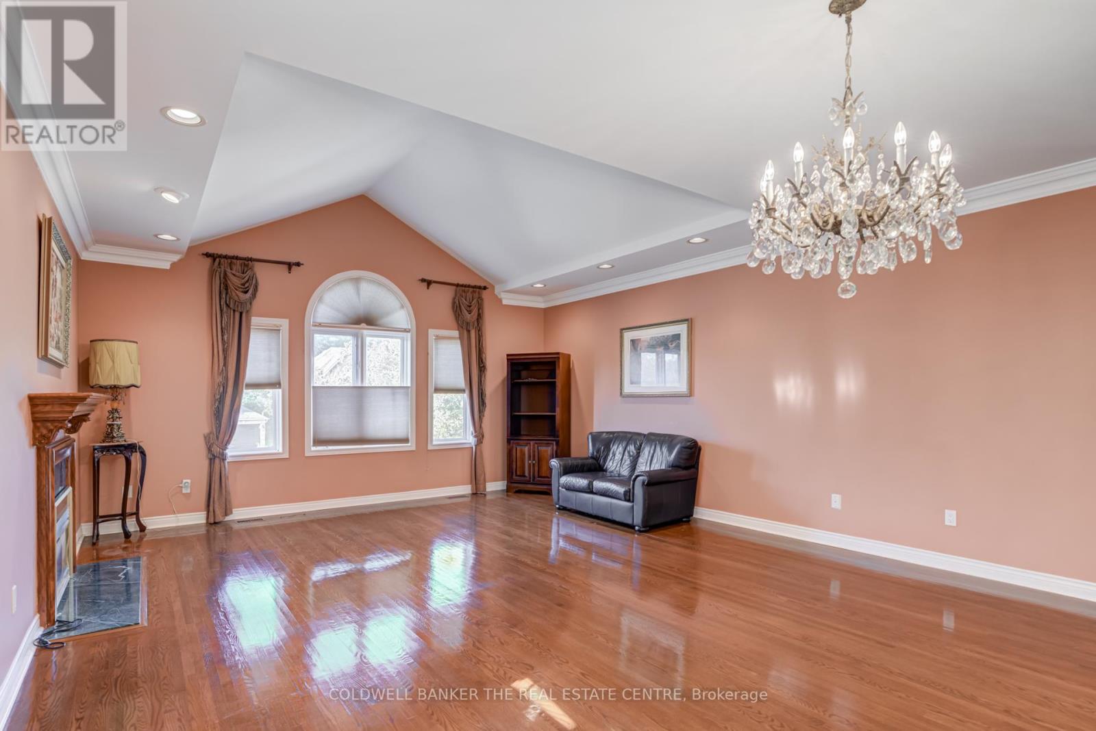 206 Shaftsbury Avenue, Richmond Hill, Ontario  L4C 0E8 - Photo 8 - N12450668