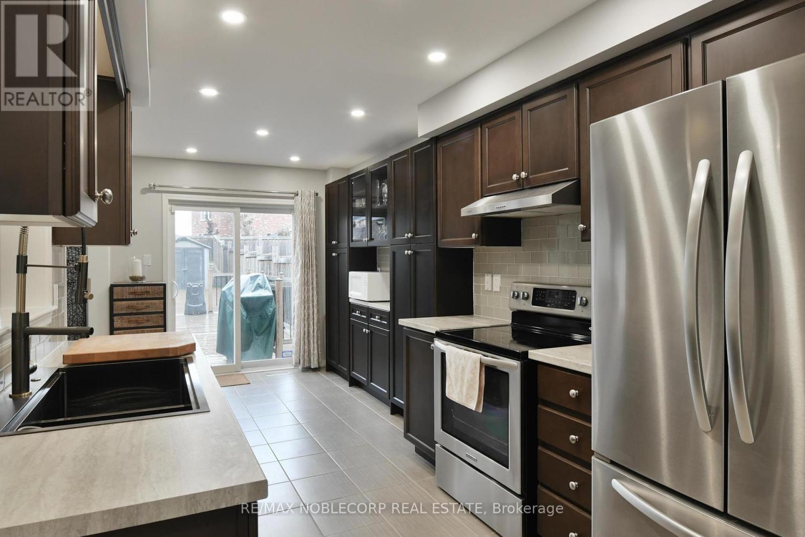 54 Long Street, Bradford West Gwillimbury, Ontario  L3Z 2A4 - Photo 7 - N12450670