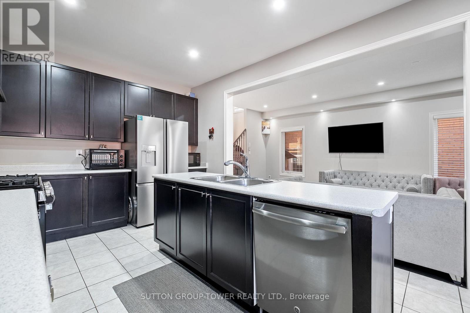 78 Romanelli Crescent, Bradford West Gwillimbury, Ontario  L3Z 0X7 - Photo 12 - N12450704
