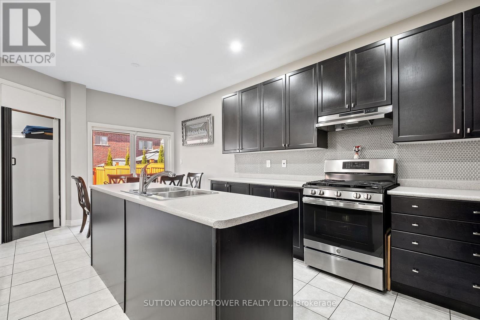 78 Romanelli Crescent, Bradford West Gwillimbury, Ontario  L3Z 0X7 - Photo 13 - N12450704