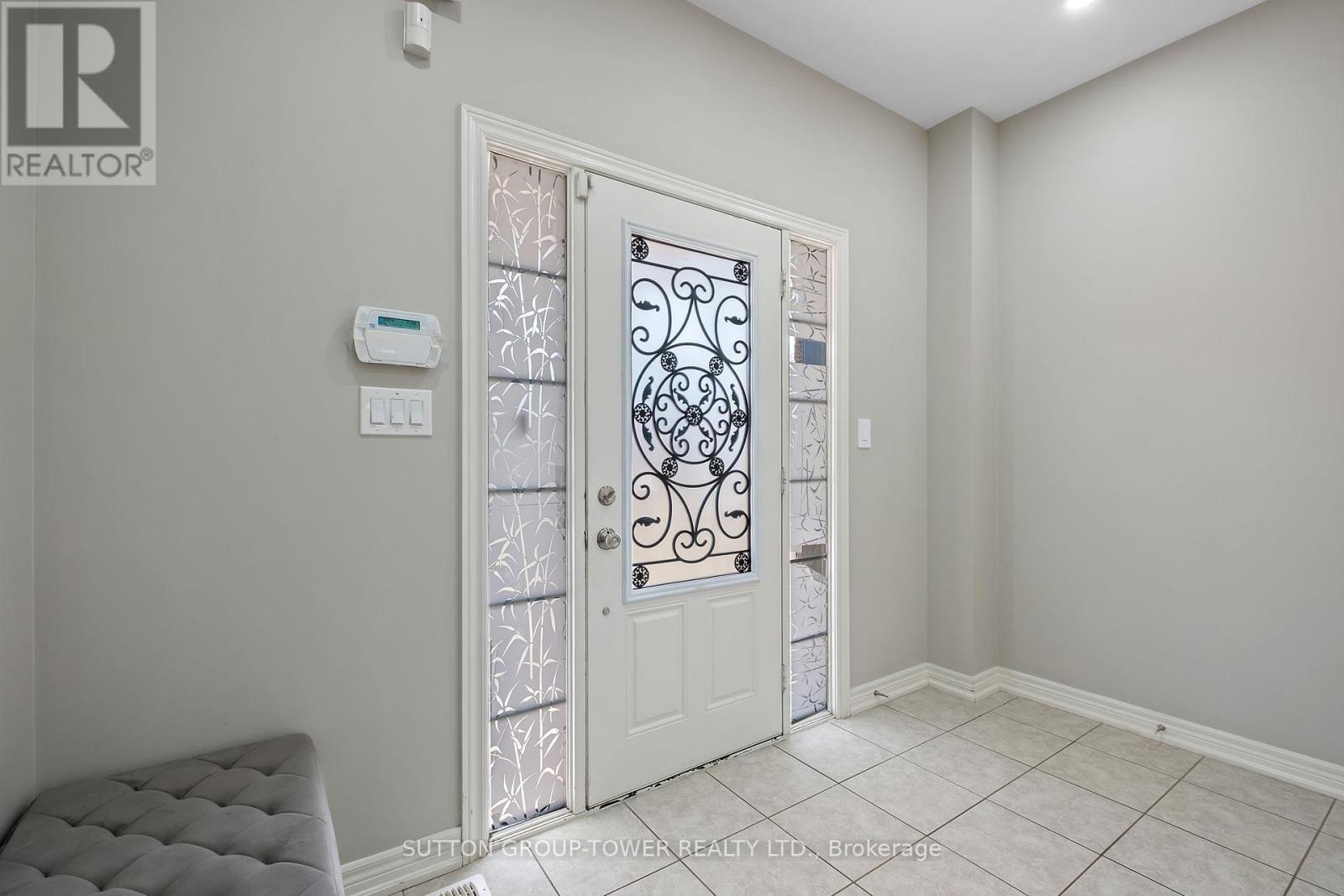 78 Romanelli Crescent, Bradford West Gwillimbury, Ontario  L3Z 0X7 - Photo 4 - N12450704