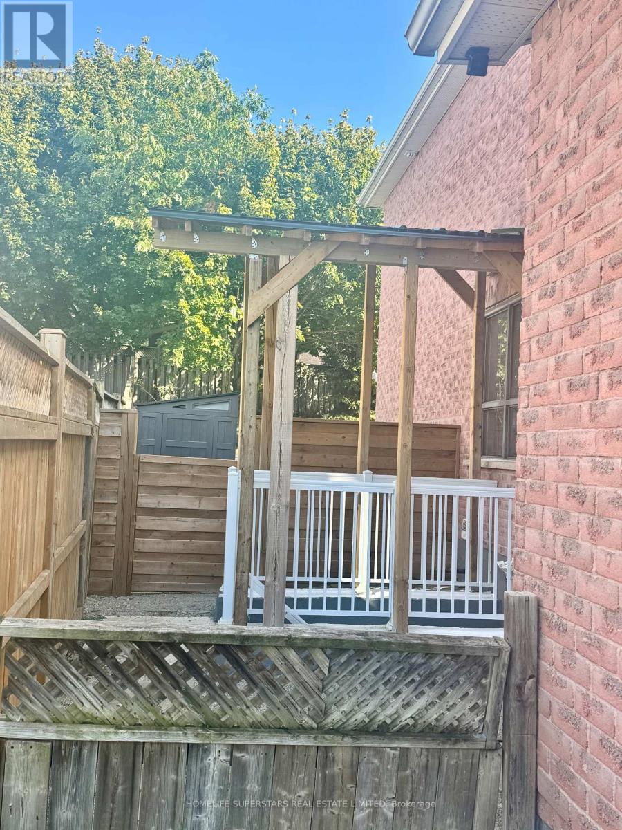 11 Kelsey Crescent, Barrie, Ontario  L4N 0J7 - Photo 2 - S12450678