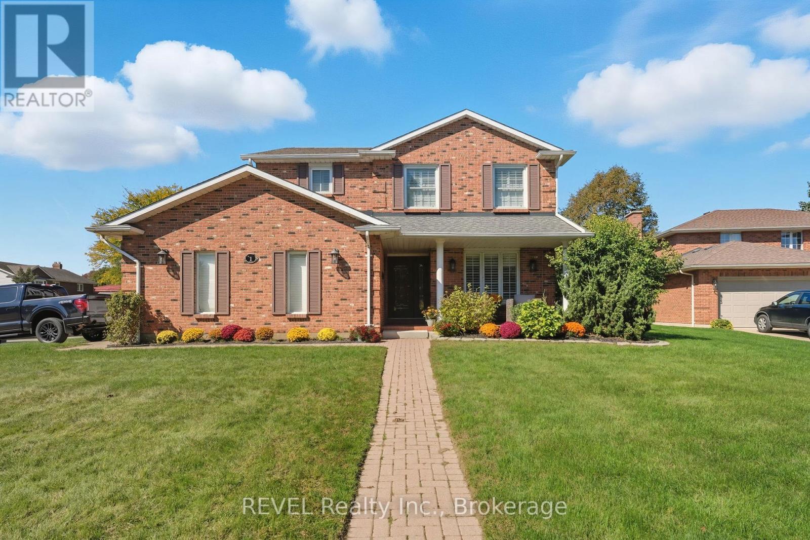1 Spartan Court, St. Catharines, Ontario  L2N 7M5 - Photo 1 - X12450712