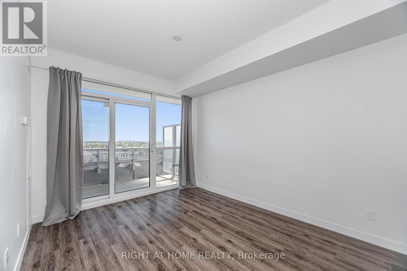 1003 - 2093 Fairview Street, Burlington, Ontario  L7R 0E6 - Photo 11 - W12450654