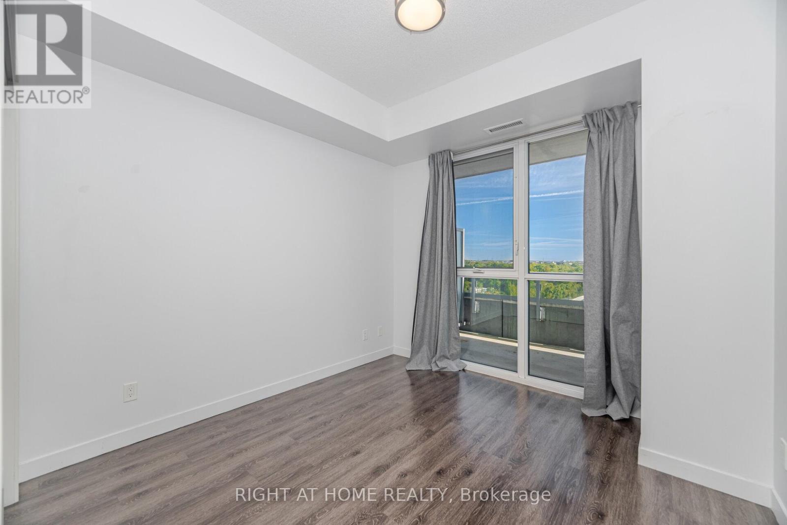 1003 - 2093 Fairview Street, Burlington, Ontario  L7R 0E6 - Photo 13 - W12450654