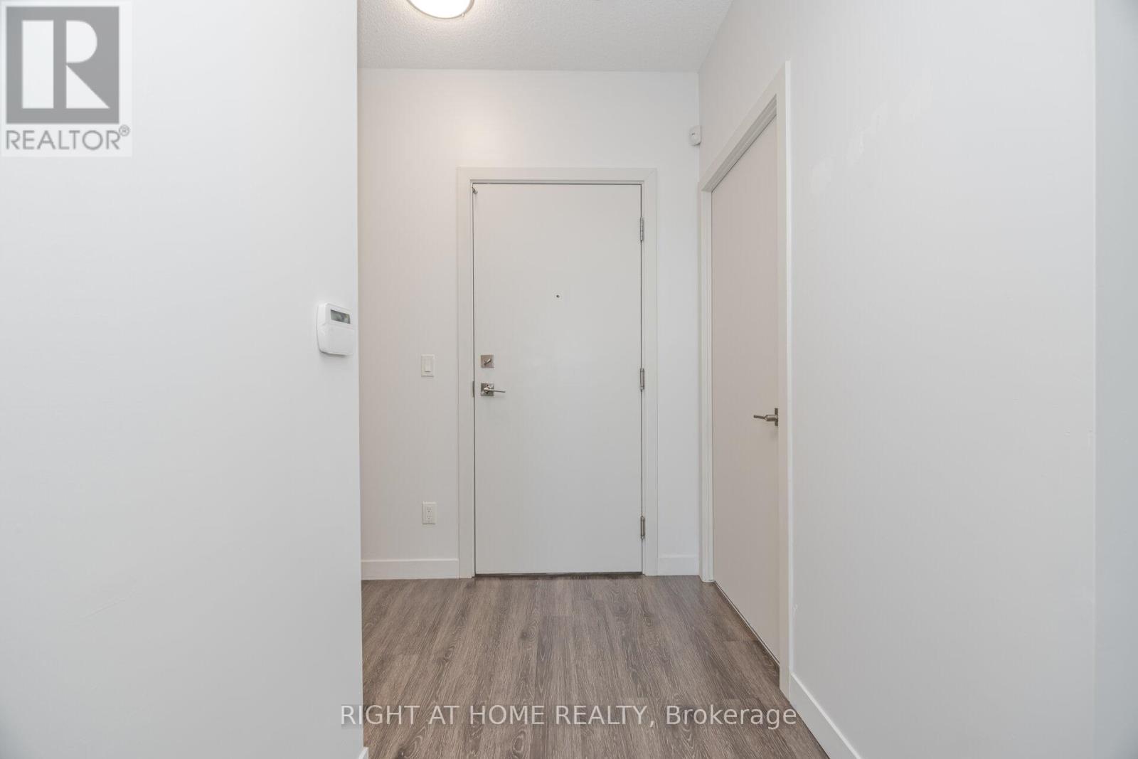 1003 - 2093 Fairview Street, Burlington, Ontario  L7R 0E6 - Photo 5 - W12450654