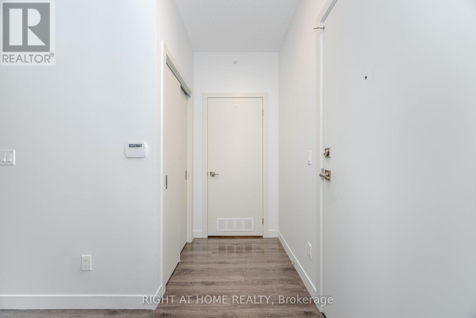 1003 - 2093 Fairview Street, Burlington, Ontario  L7R 0E6 - Photo 6 - W12450654