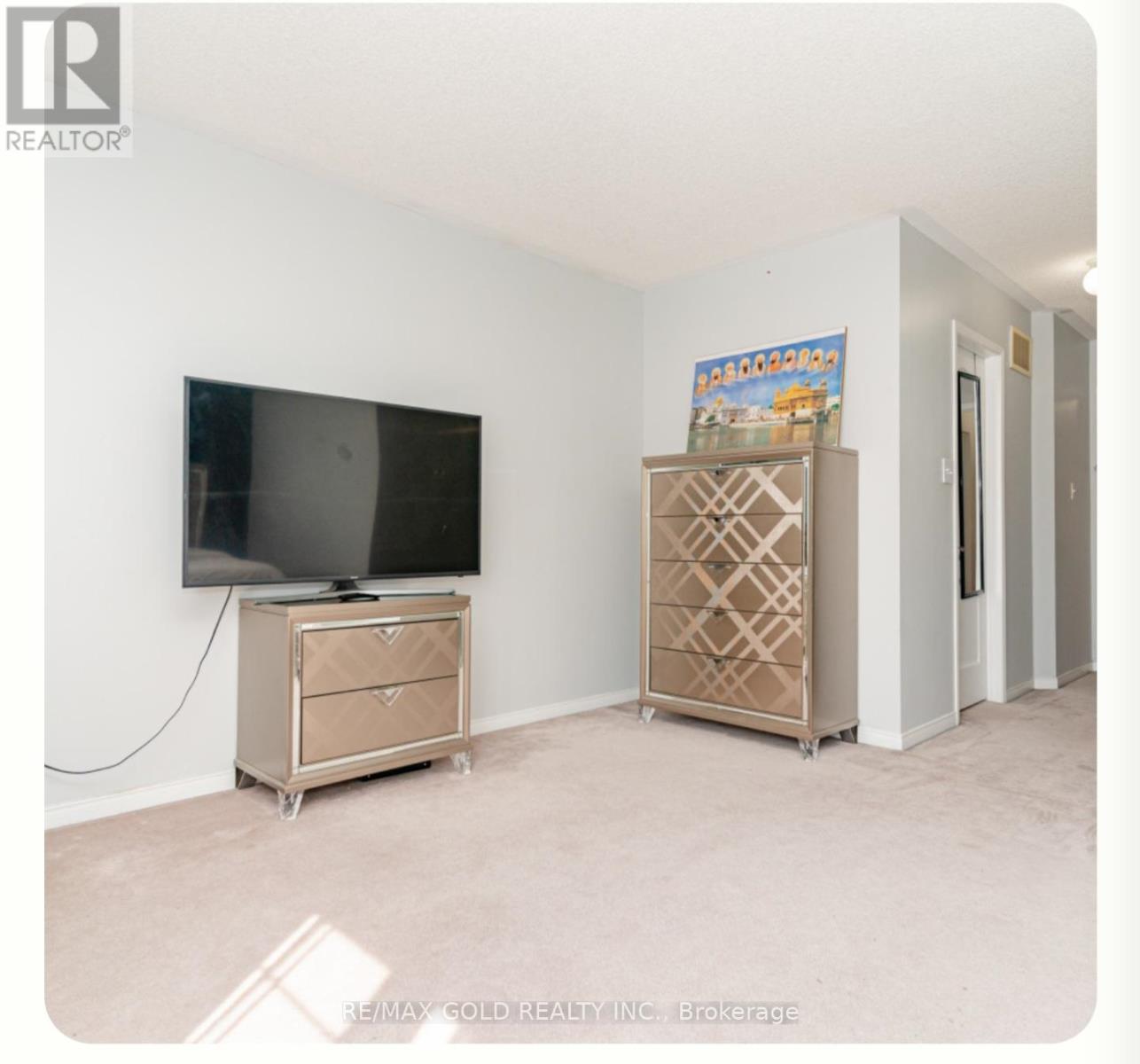 (Main & 2nd Floor) - 95 Crystalview Crescent, Brampton, Ontario  L6P 2S2 - Photo 13 - W12450663