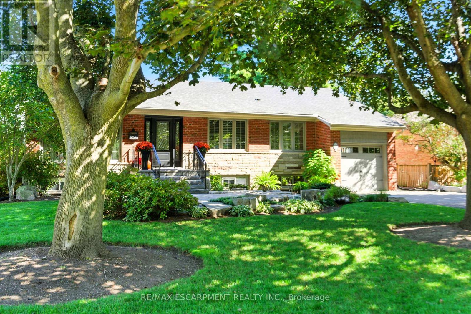 665 King Road, Burlington, Ontario  L7T 3K5 - Photo 3 - W12450682