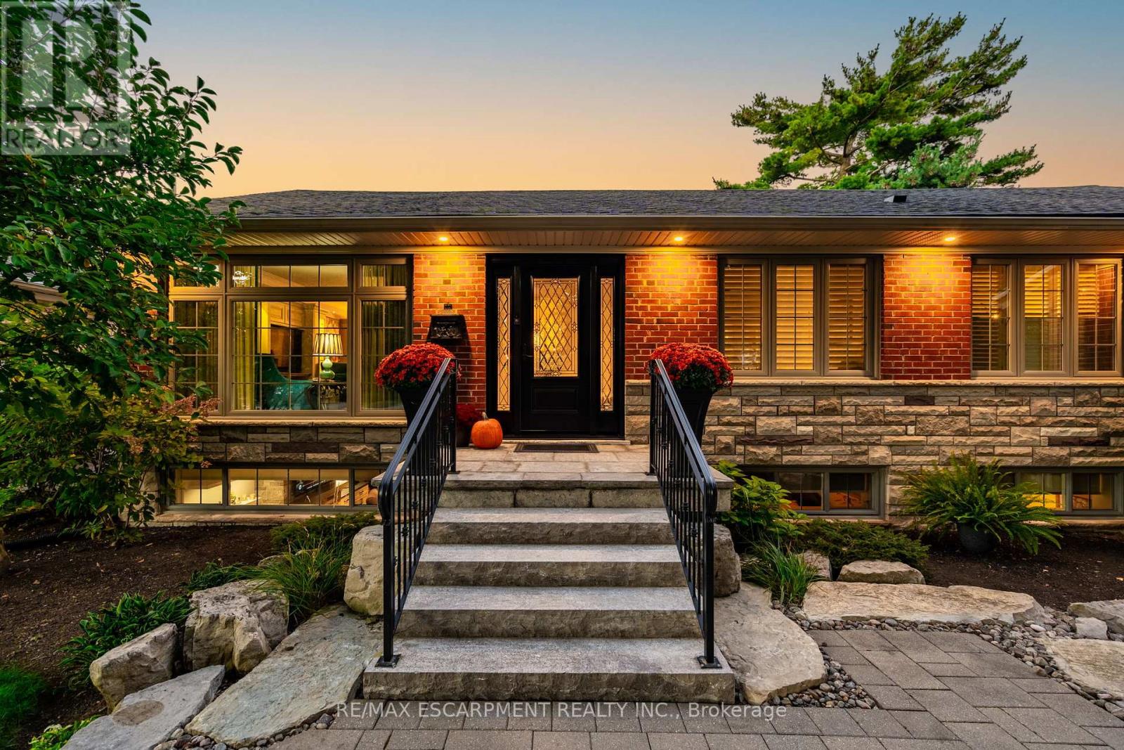 665 King Road, Burlington, Ontario  L7T 3K5 - Photo 5 - W12450682