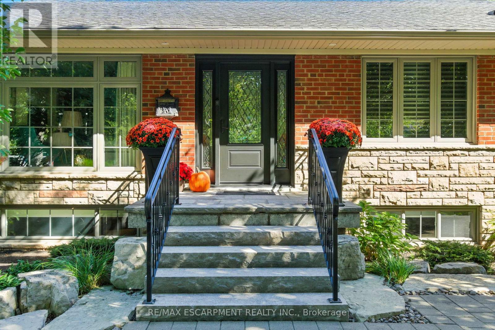 665 King Road, Burlington, Ontario  L7T 3K5 - Photo 6 - W12450682
