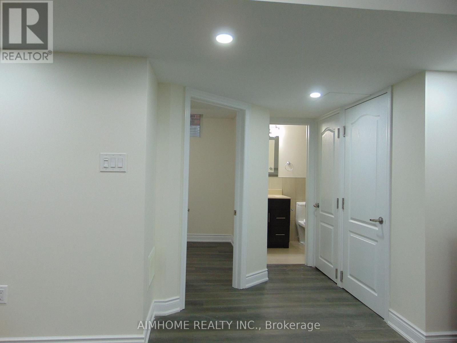 2450 Credit Valley Road, Mississauga, Ontario  L5M 4G6 - Photo 3 - W12450688