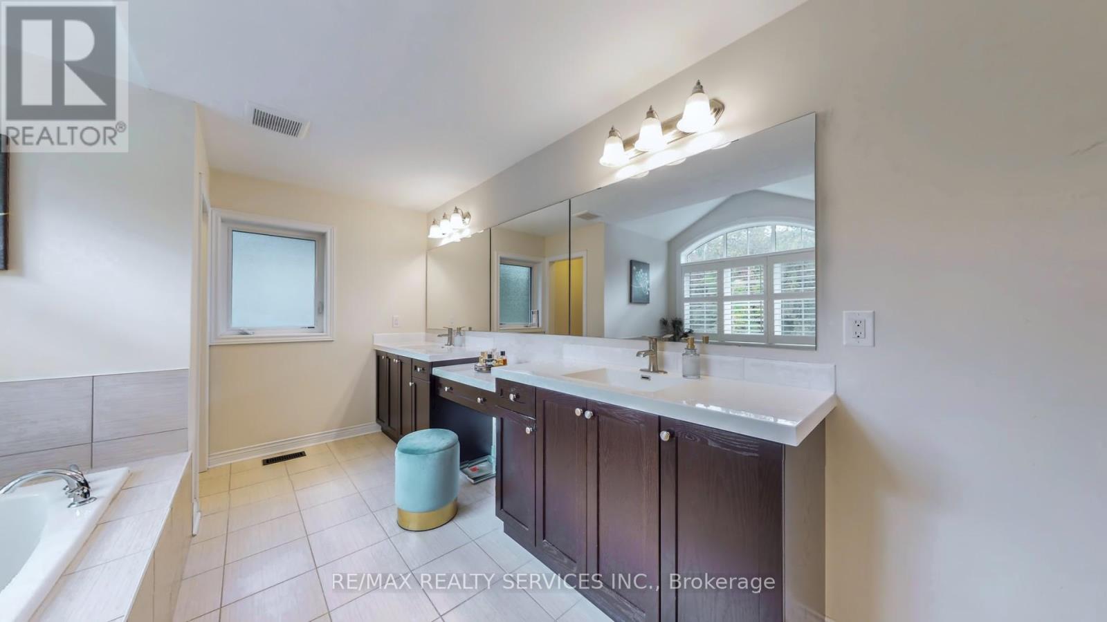 70 Little Britain Crescent, Brampton, Ontario  L6Y 6A8 - Photo 33 - W12450689