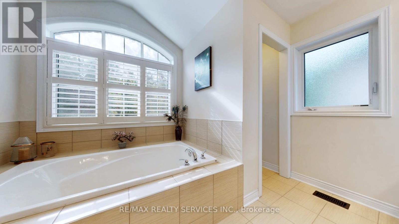70 Little Britain Crescent, Brampton, Ontario  L6Y 6A8 - Photo 35 - W12450689