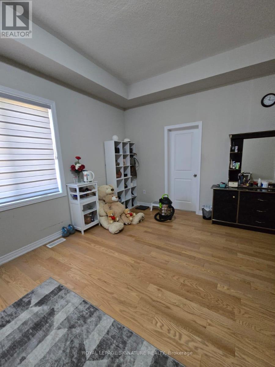 267 Thornbush Boulevard, Brampton, Ontario  L7A 5K1 - Photo 16 - W12450693