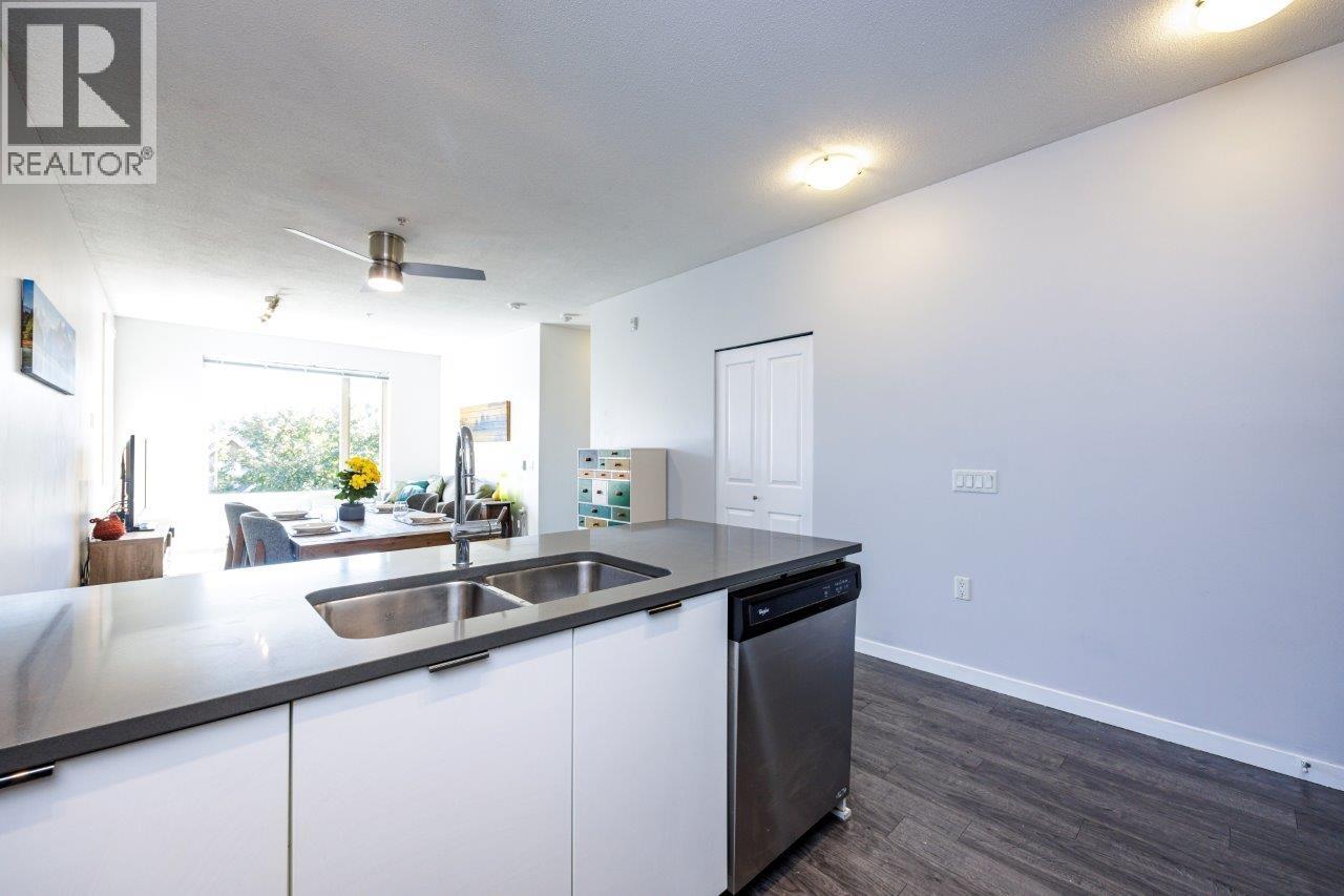 301 2665 Mountain Highway, North Vancouver, British Columbia  V7J 0A8 - Photo 7 - R3056405