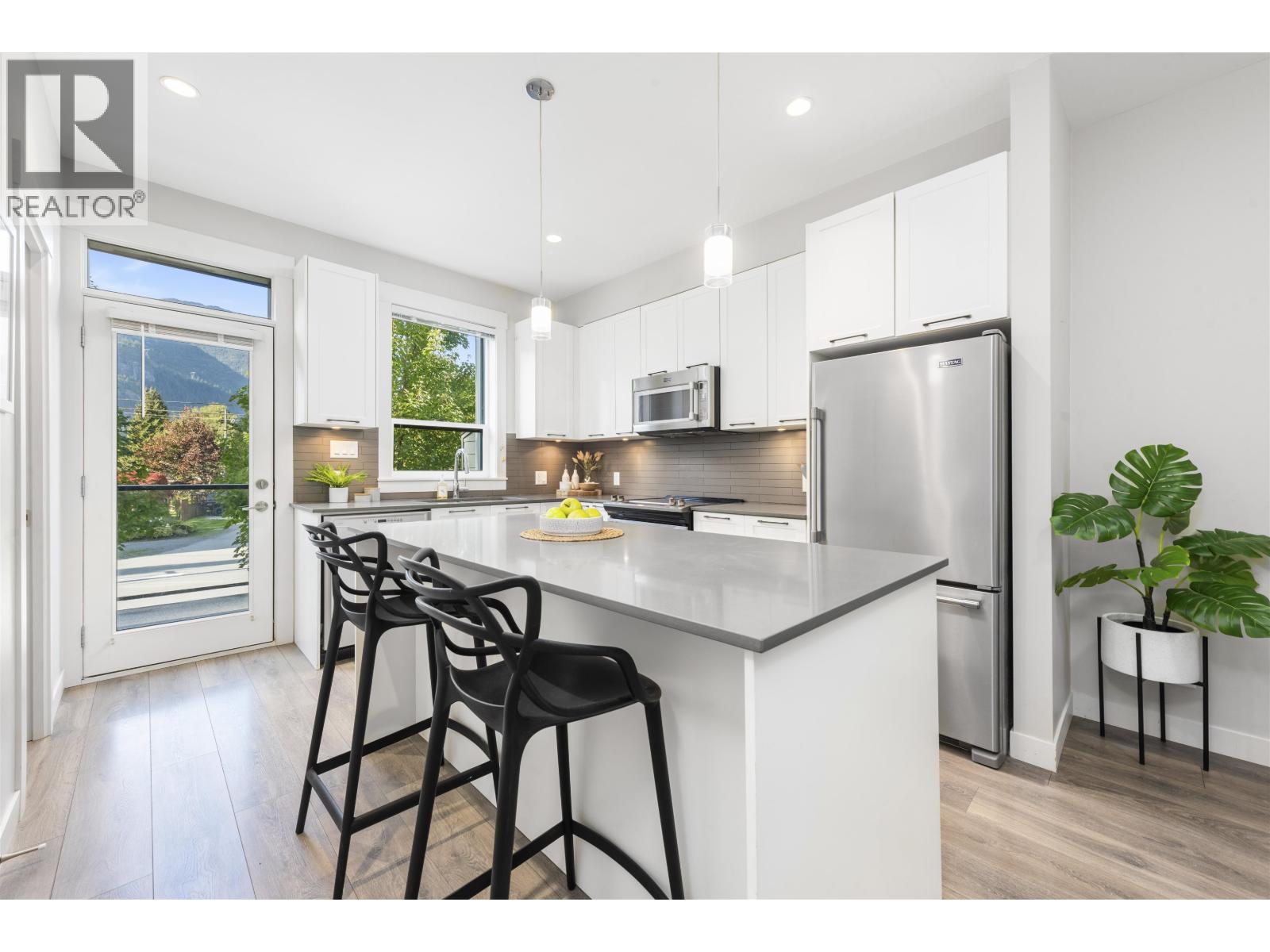 9 38684 Buckley Avenue, Squamish, British Columbia  V8B 0M4 - Photo 2 - R3056409