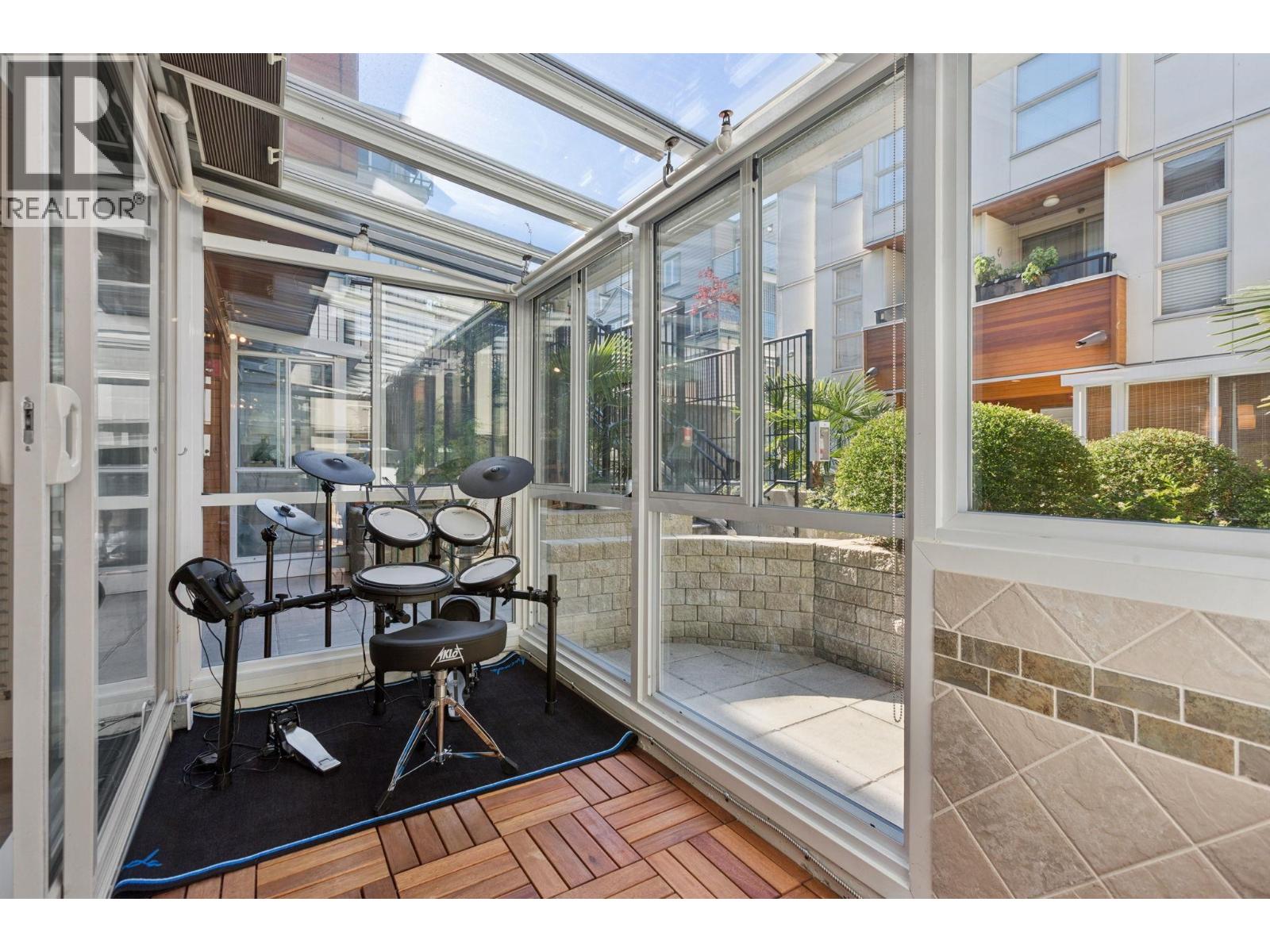 19 628 W 6th Avenue, Vancouver, British Columbia  V5Z 1A3 - Photo 16 - R3056435