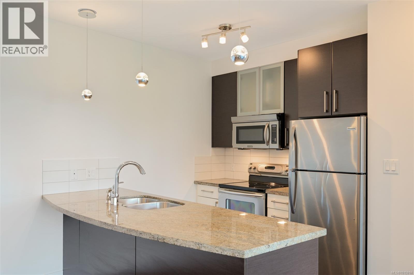 418 2745 Veterans Memorial Pkwy, Langford, British Columbia  V9B 0H4 - Photo 2 - 1015914
