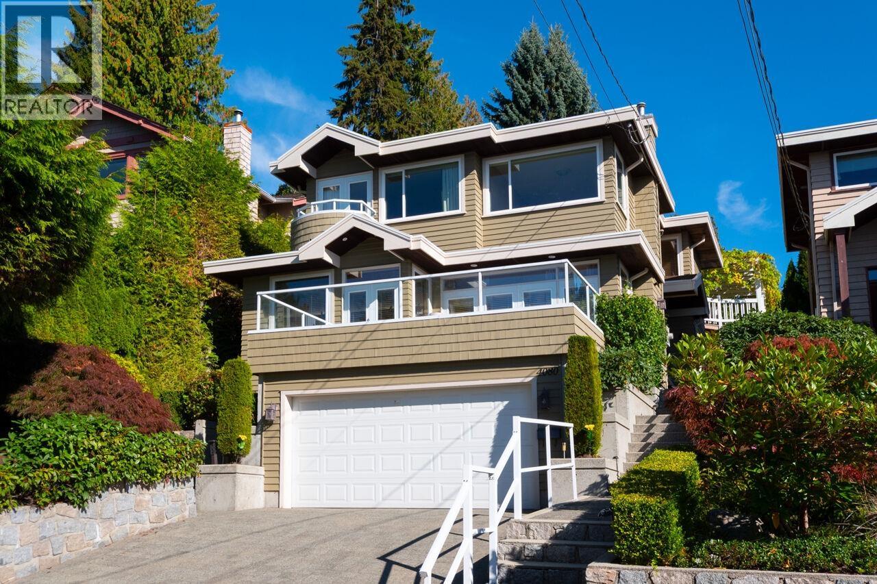 4080 ST. PAULS AVENUE, North Vancouver, British Columbia
