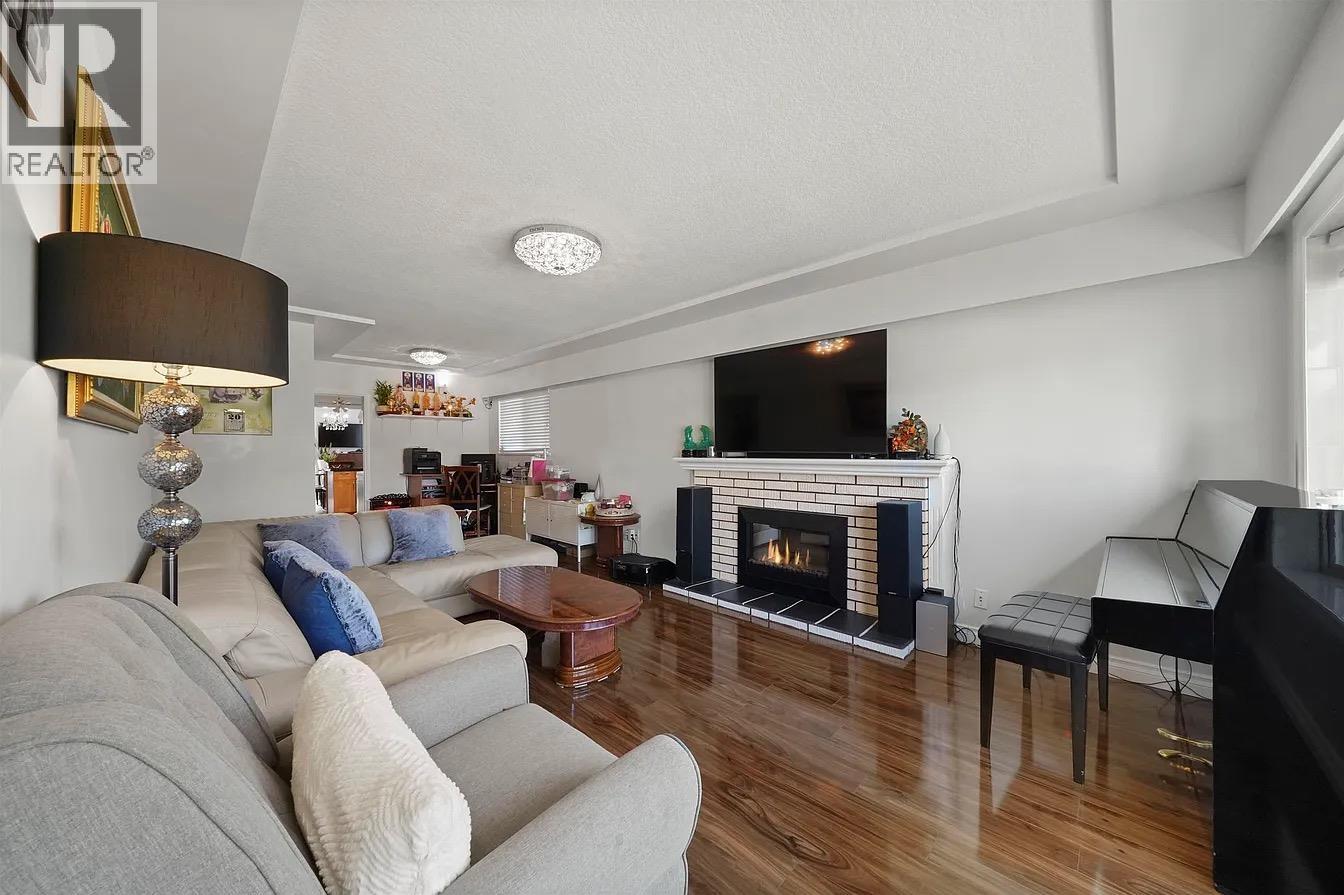 2374 E 33rd Avenue, Vancouver, British Columbia  V5R 2S3 - Photo 3 - R3056434