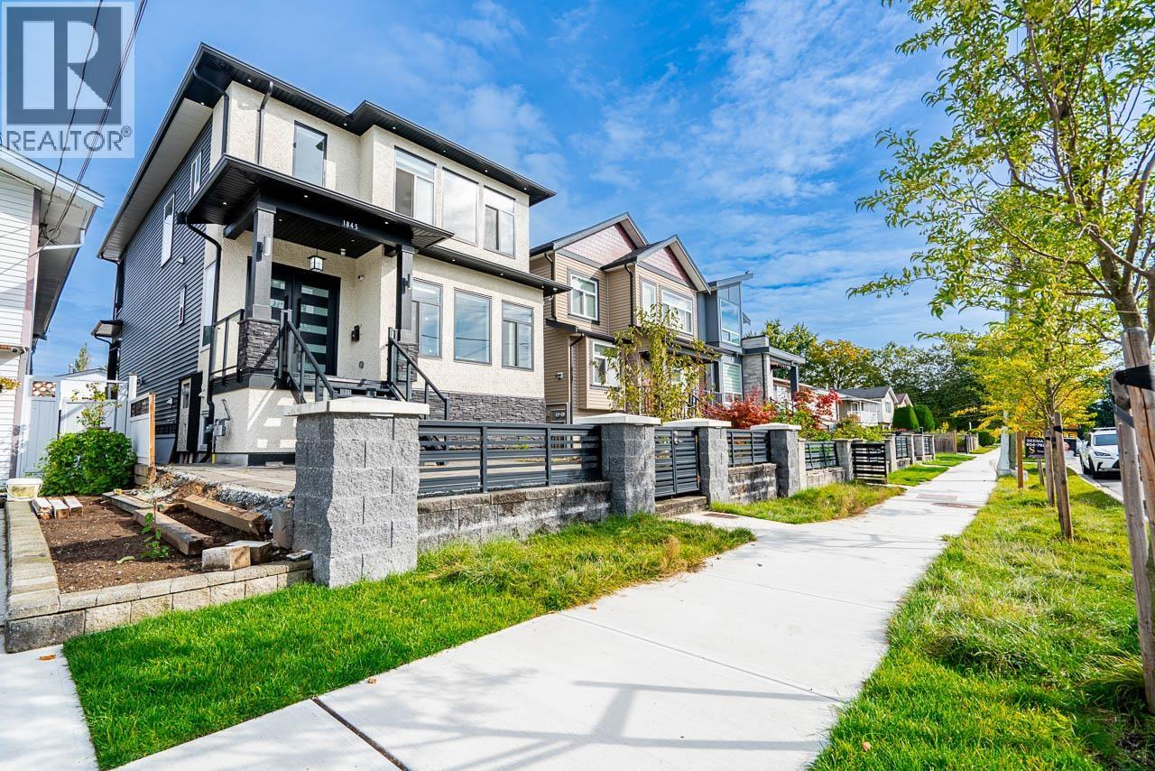 1845 Fraser Avenue, Port Coquitlam, British Columbia  V3B 1N2 - Photo 2 - R3056336