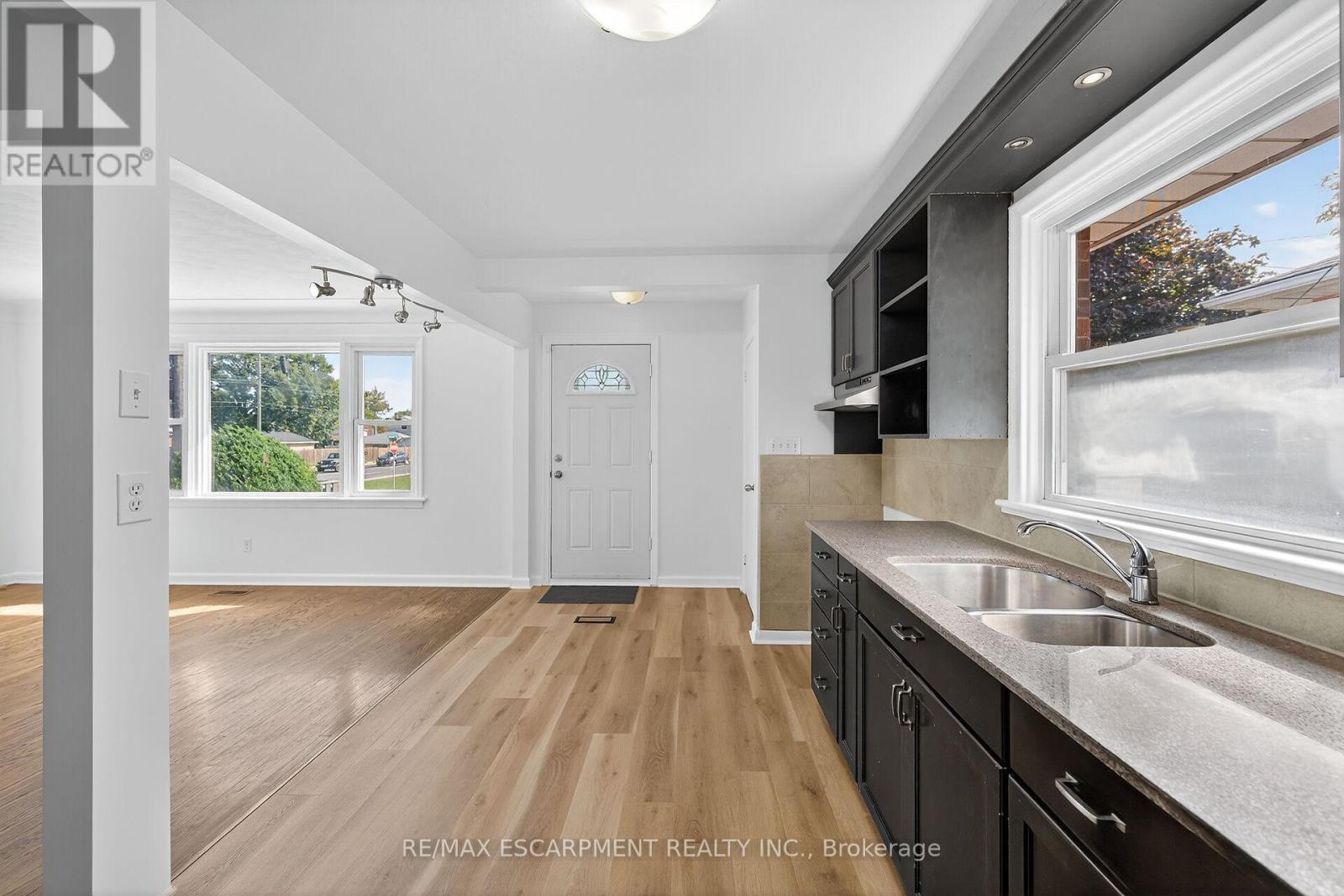 314 East 16th Street, Hamilton, Ontario  L9A 4J9 - Photo 13 - X12450659