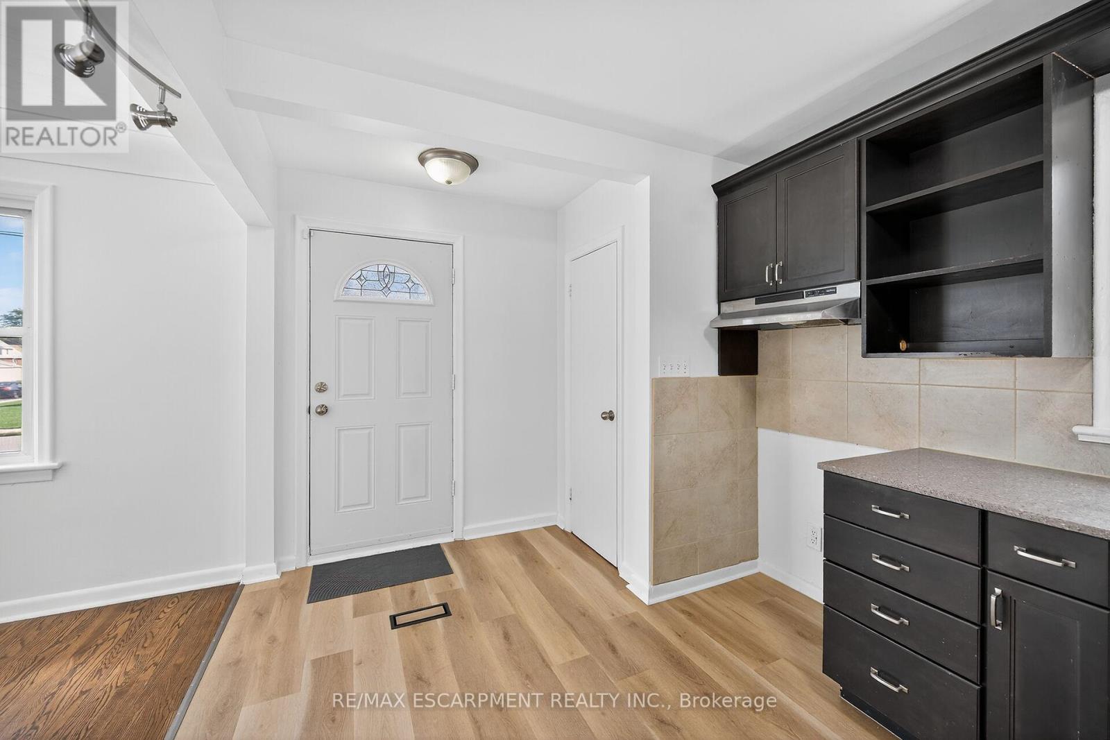 314 East 16th Street, Hamilton, Ontario  L9A 4J9 - Photo 14 - X12450659