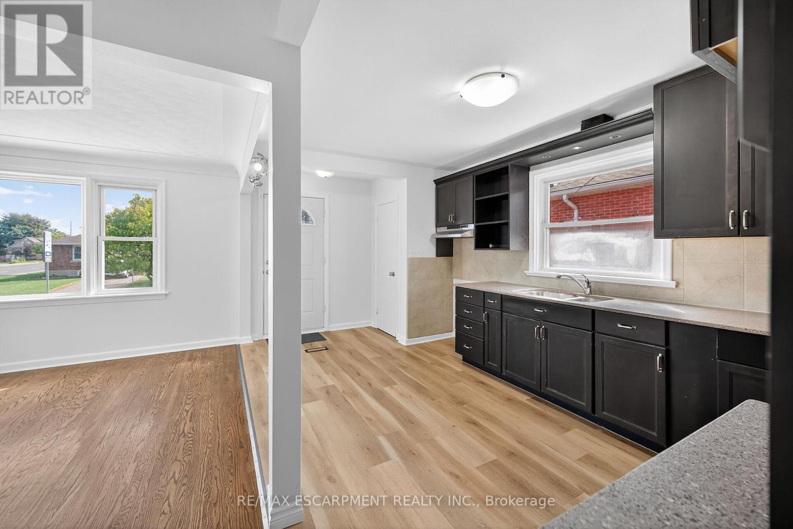 314 East 16th Street, Hamilton, Ontario  L9A 4J9 - Photo 16 - X12450659