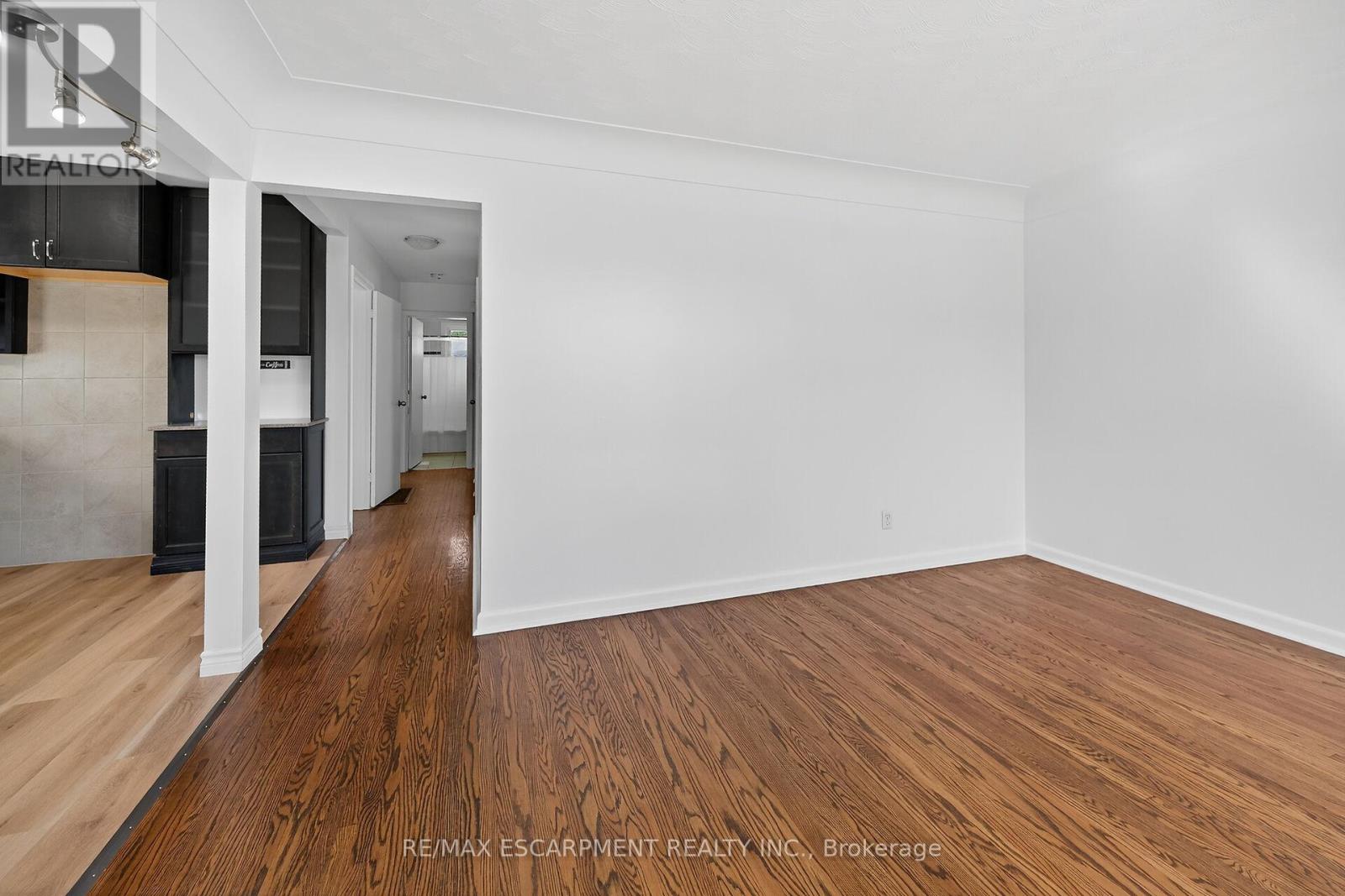 314 East 16th Street, Hamilton, Ontario  L9A 4J9 - Photo 7 - X12450659