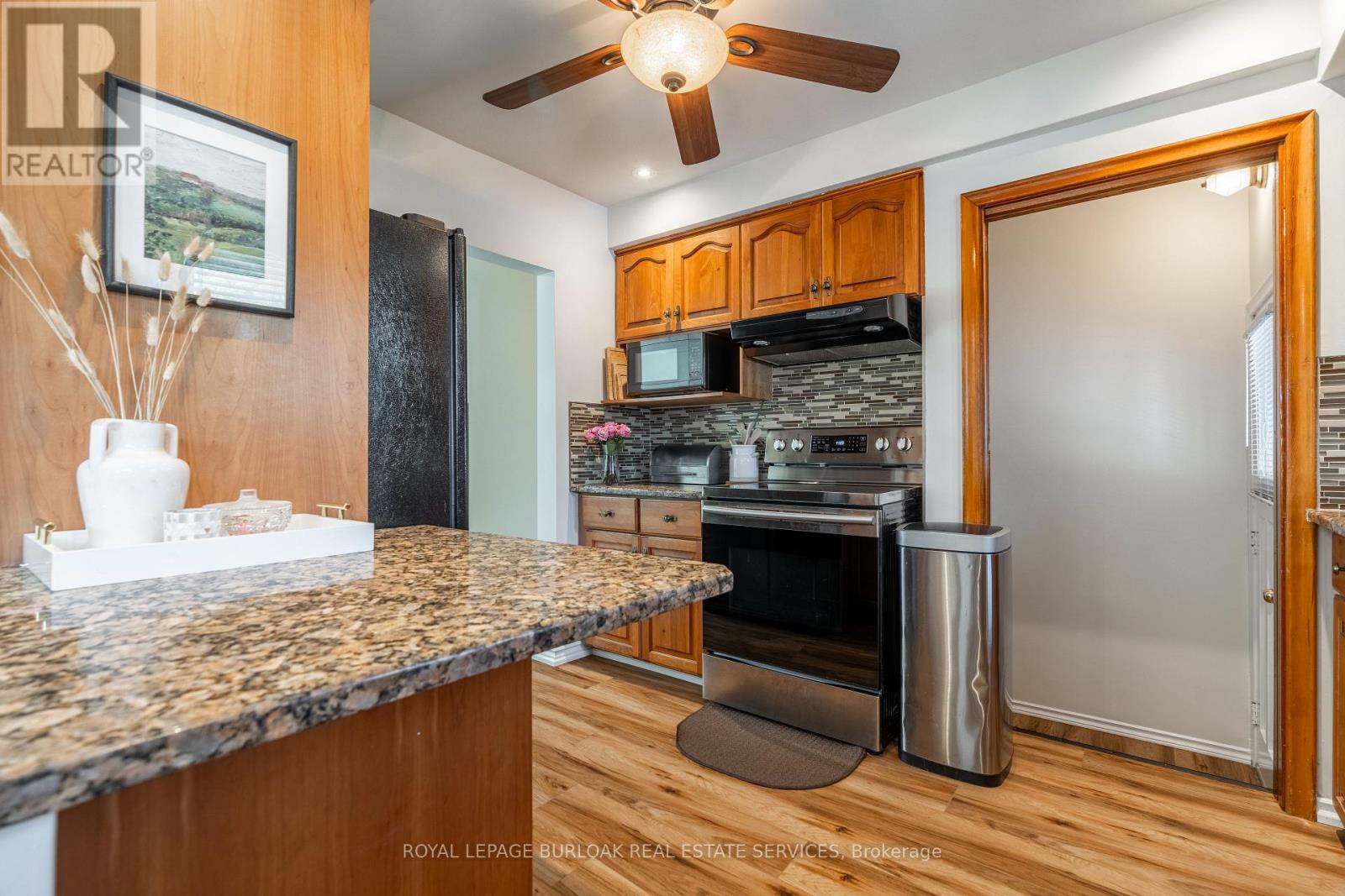 7 Kenwood Crescent, Hamilton (Huntington), Ontario  L8T 1W3 - Photo 8 - X12450691