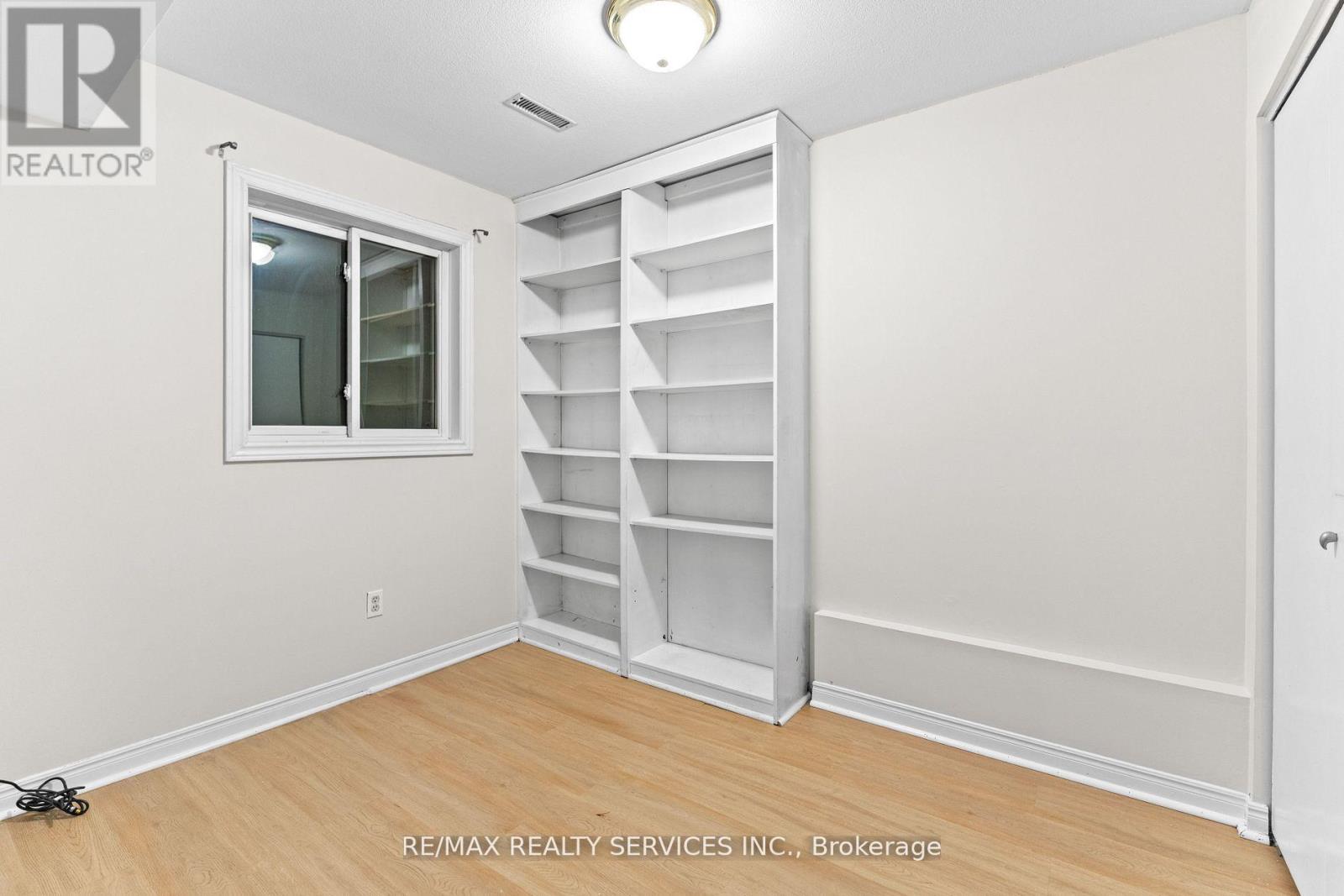 26 Woolwich Street, Kitchener, Ontario  N2K 1R9 - Photo 30 - X12450697