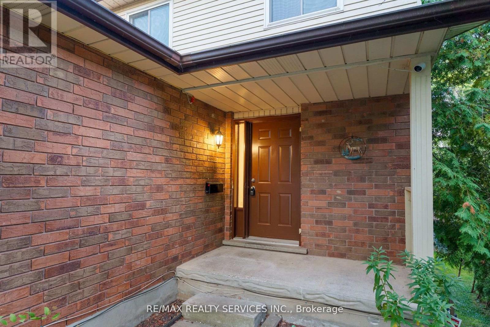 26 Woolwich Street, Kitchener, Ontario  N2K 1R9 - Photo 5 - X12450697