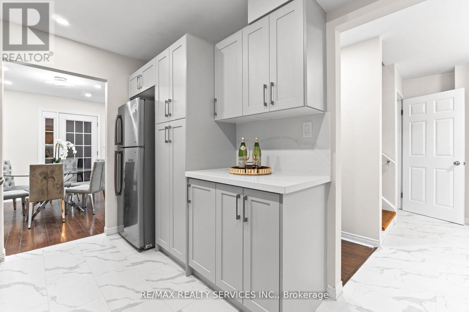 26 Woolwich Street, Kitchener, Ontario  N2K 1R9 - Photo 7 - X12450697