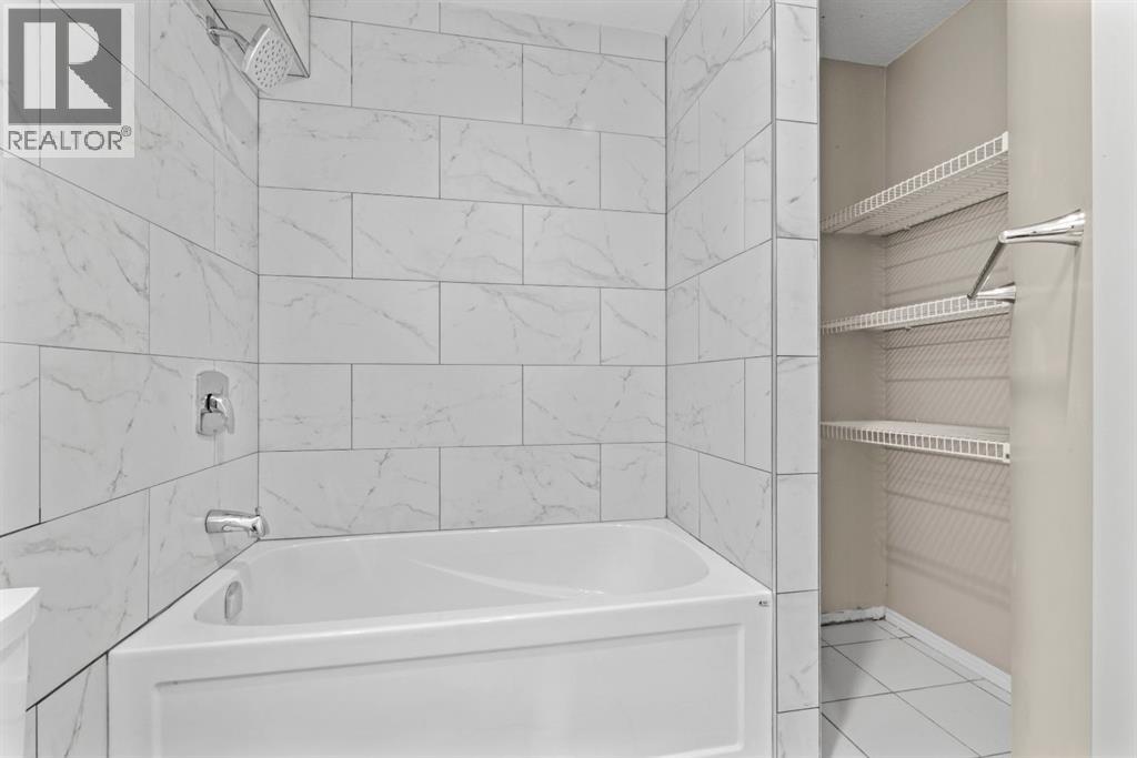 435 Douglas Ridge Mews Se, Calgary, Alberta  T2Z 2M4 - Photo 27 - A2262784