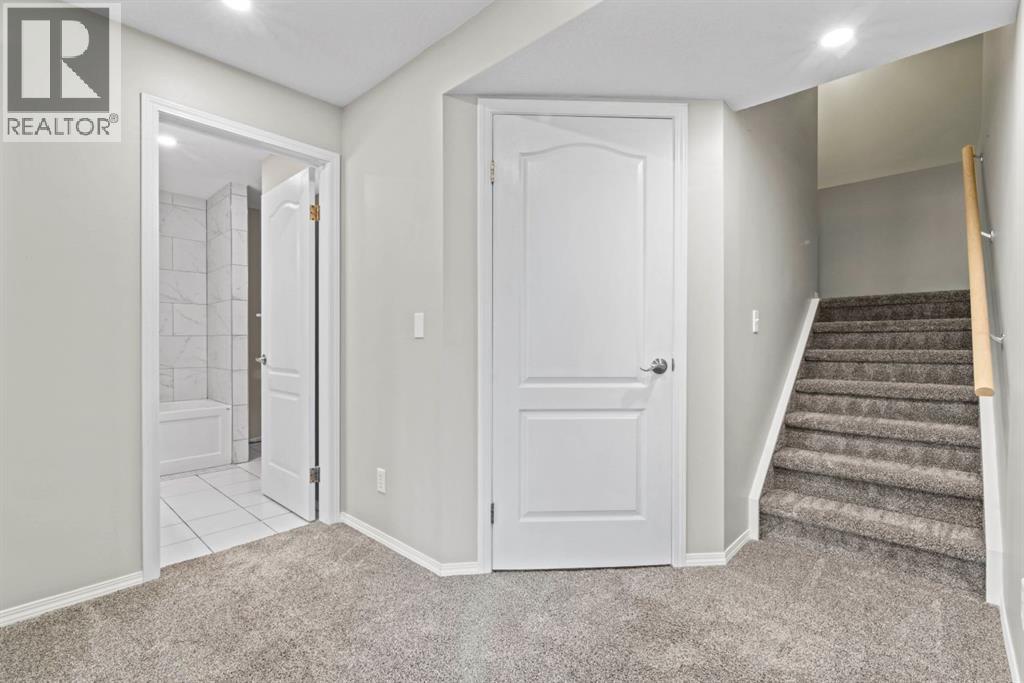 435 Douglas Ridge Mews Se, Calgary, Alberta  T2Z 2M4 - Photo 37 - A2262784