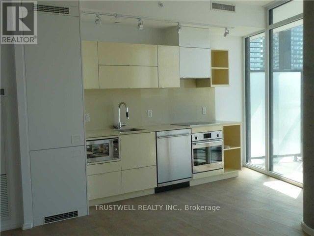 1702 - 125 Peter Street, Toronto, Ontario  M5V 2G9 - Photo 3 - C12450710