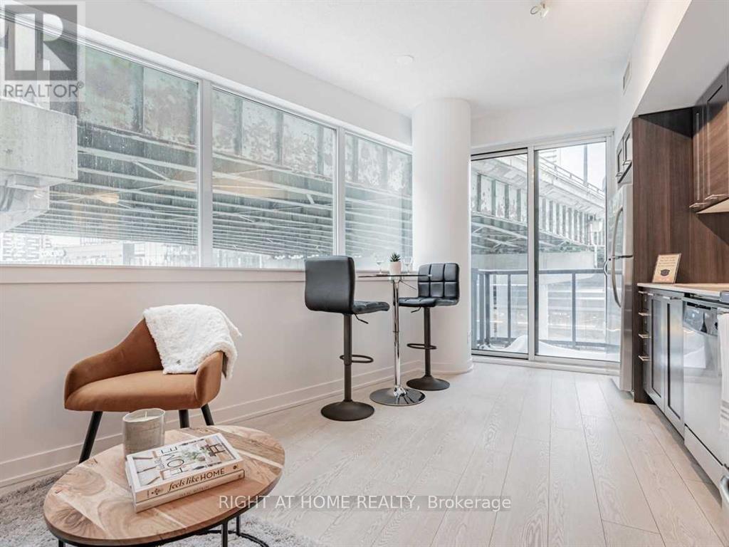 305 - 20 Bruyeres Mews, Toronto, Ontario  M5V 0G8 - Photo 6 - C12450714