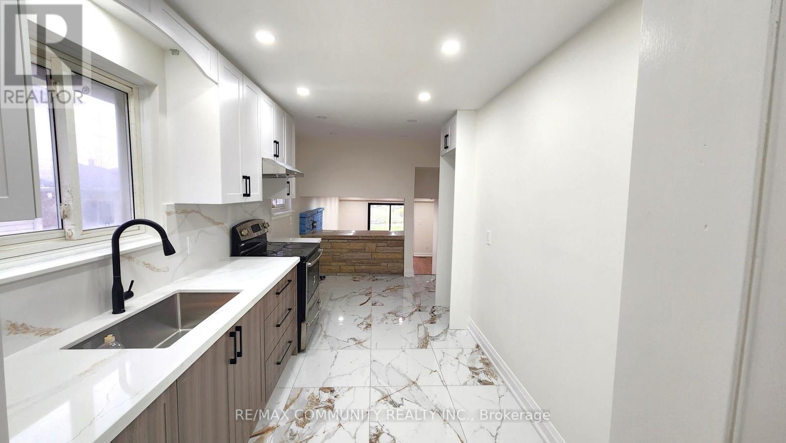 Main - 19 Purpledusk Trail, Toronto, Ontario  M1E 4C6 - Photo 2 - E12450725
