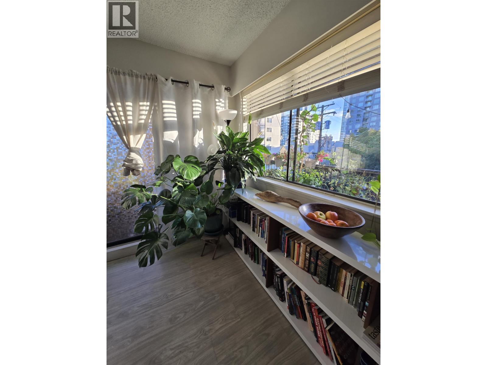 209 410 Agnes Street, New Westminster, British Columbia  V3L 1G1 - Photo 5 - R3055668
