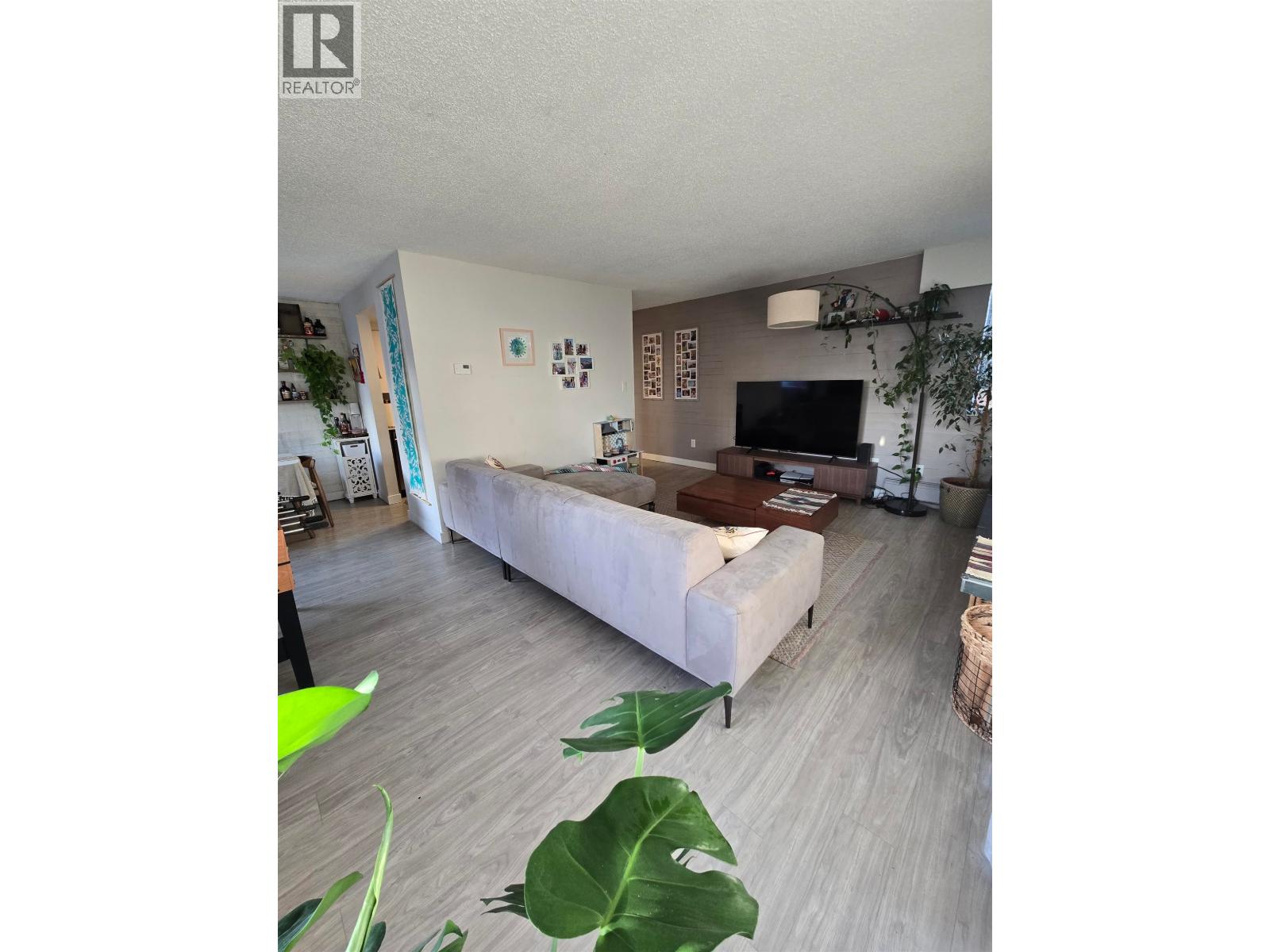 209 410 Agnes Street, New Westminster, British Columbia  V3L 1G1 - Photo 3 - R3055668