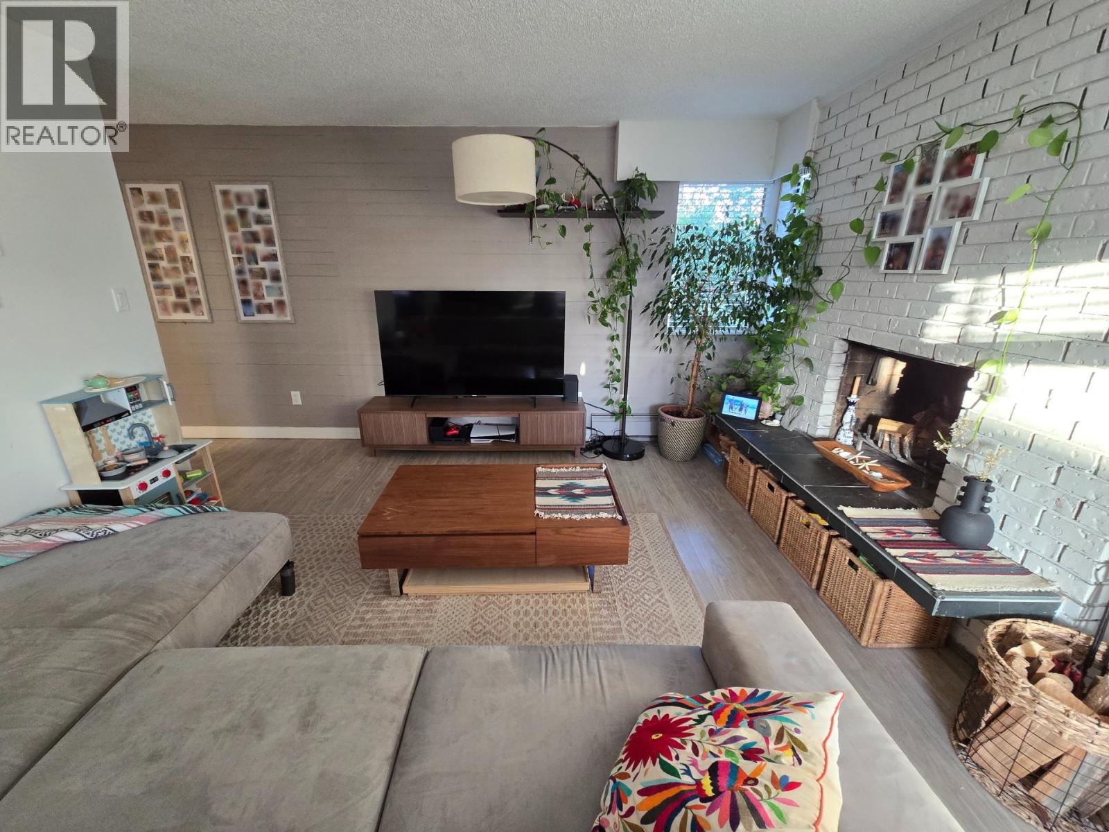 209 410 AGNES STREET, new westminster, British Columbia