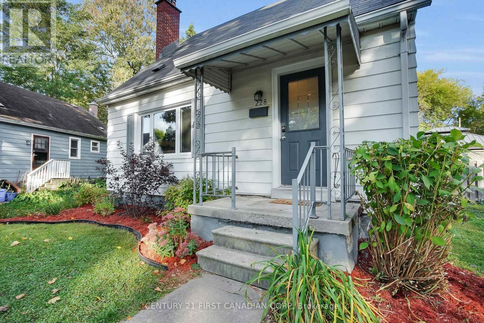 228 Fellner Avenue, London East, Ontario  N5W 4H5 - Photo 3 - X12450757