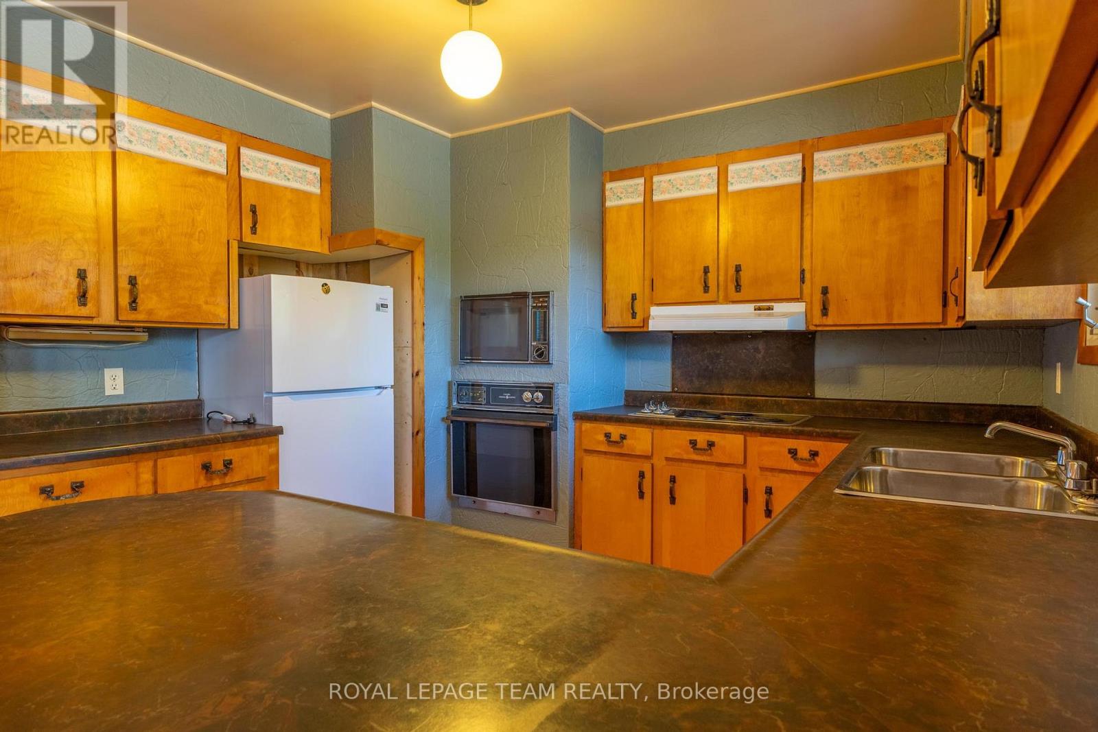 49 William Street E, Arnprior, Ontario  K7S 1J7 - Photo 12 - X12450736